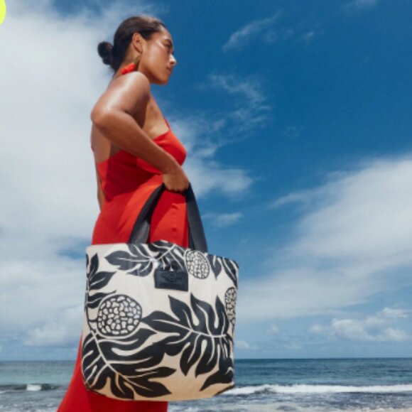 ALOHA Collection Handbags - Aloha Collection Day Tripper Holomua NWT